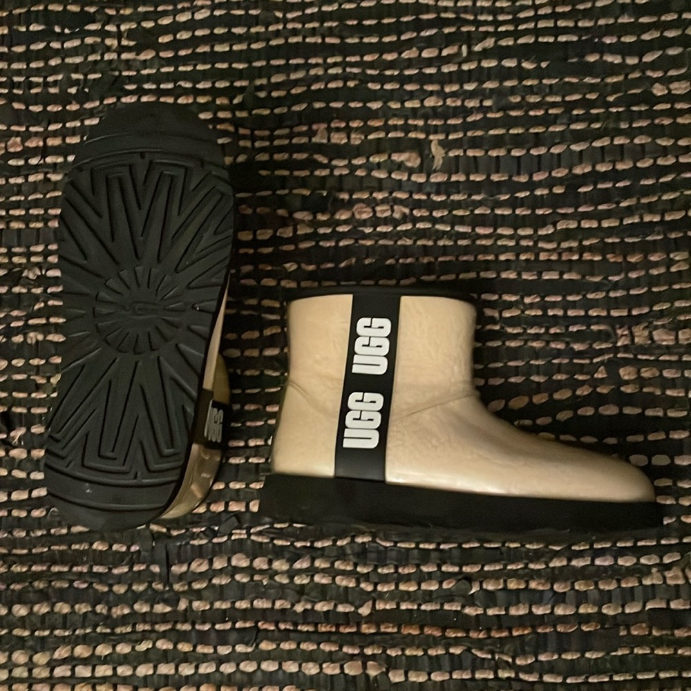 UGG Women's Classic Clear Mini RARE size 7